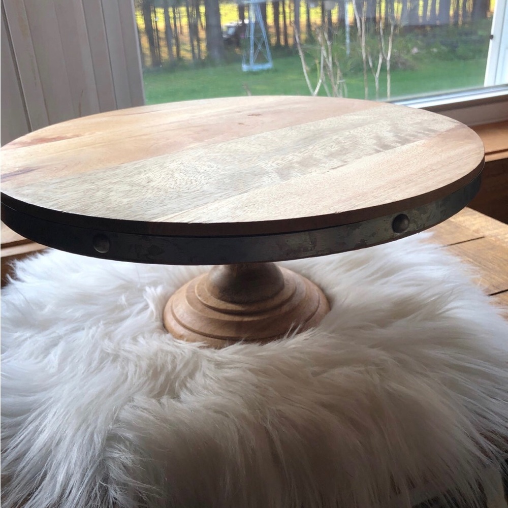 PEDESTAL STAND / TIER TRAY